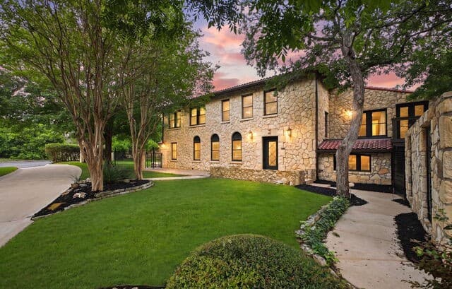 5-bedroom rental at 103 Park Hill in San Antonio, TX — photo 4