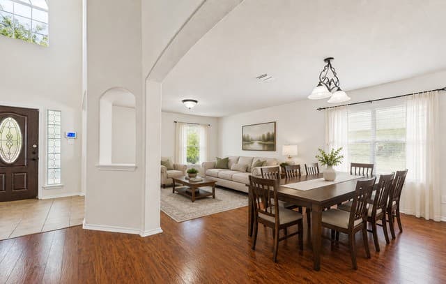 5-bedroom rental at 10507 Cosmos Canyon in Helotes, TX — photo 2