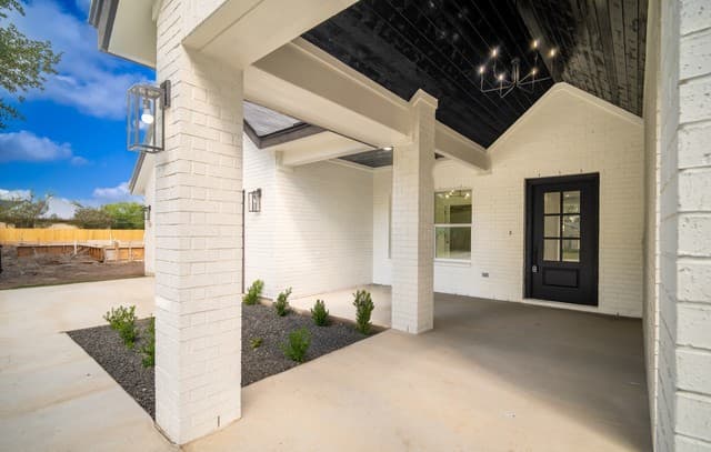 Home for sale at 169 Pine Valley Dr in La Vernia, TX — photo 5