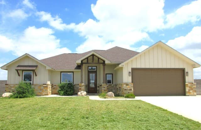 4-bedroom rental at 508 Alta Vista Dr in Pleasanton, TX — photo 1