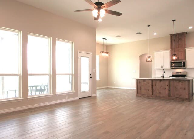4-bedroom rental at 508 Alta Vista Dr in Pleasanton, TX — photo 2