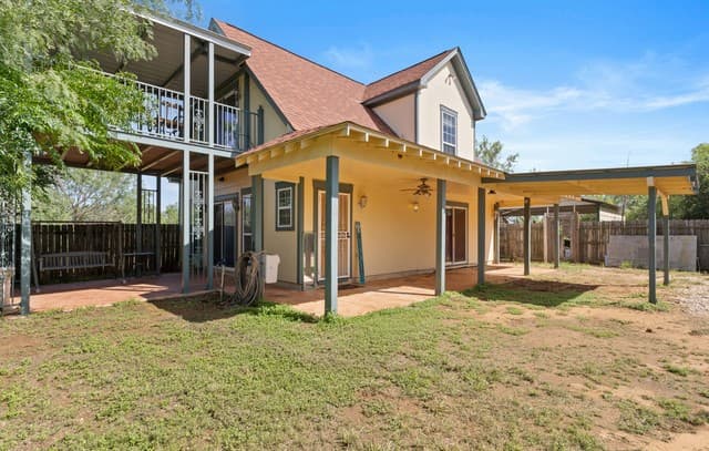3-bedroom rental at 90 County Road 308a in Jourdanton, TX — photo 2
