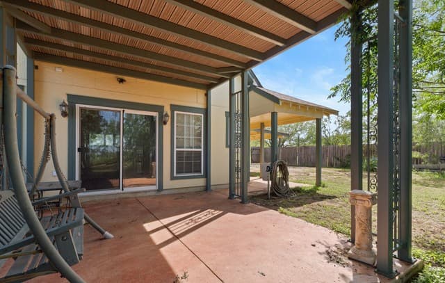 3-bedroom rental at 90 County Road 308a in Jourdanton, TX — photo 3