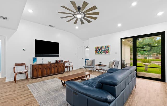 3-bedroom rental at 212 Shadywood in Boerne, TX — photo 3