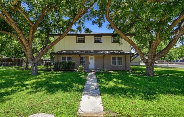 3-bedroom rental at 15751 Medina in LaCoste, TX — photo 1