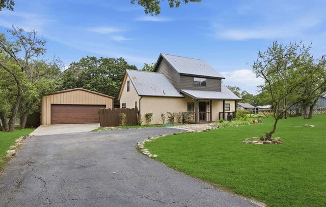 4-bedroom rental at 109 Glenn Oaks Dr in Boerne, TX — photo 2