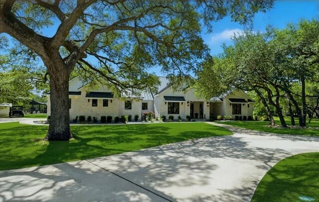 4-bedroom rental at 108 Wyatt Trl in Boerne, TX — photo 3
