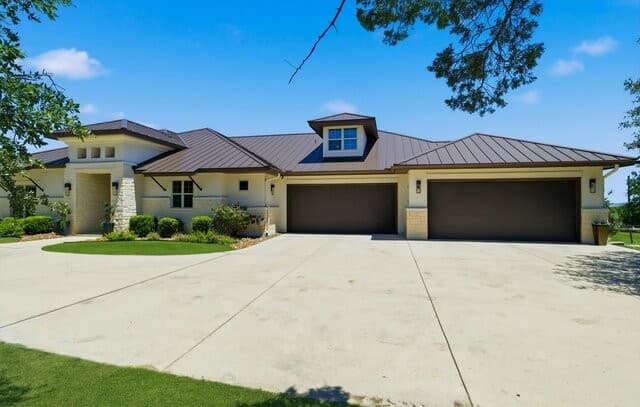 4-bedroom rental at 643 Menger Spgs in Boerne, TX — photo 2