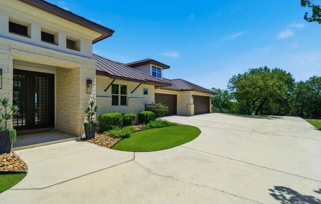 4-bedroom rental at 643 Menger Spgs in Boerne, TX — photo 3