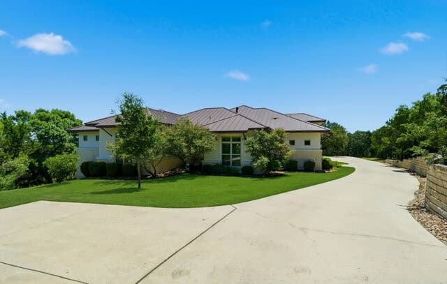 4-bedroom rental at 643 Menger Spgs in Boerne, TX — photo 4