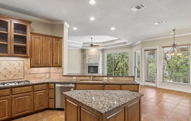 4-bedroom rental at 130 Santa Ursula in Helotes, TX — photo 4