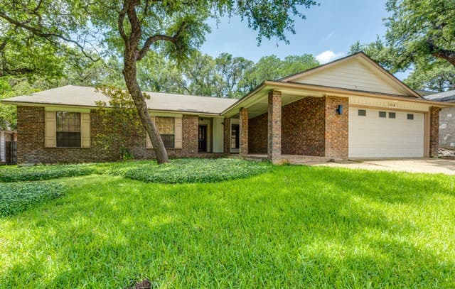 4-bedroom rental at 13706 Oak Pebble in San Antonio, TX — photo 3