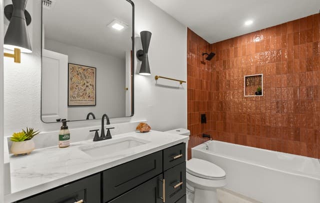 4-bedroom rental at 2822 Low Oak St in San Antonio, TX — photo 5