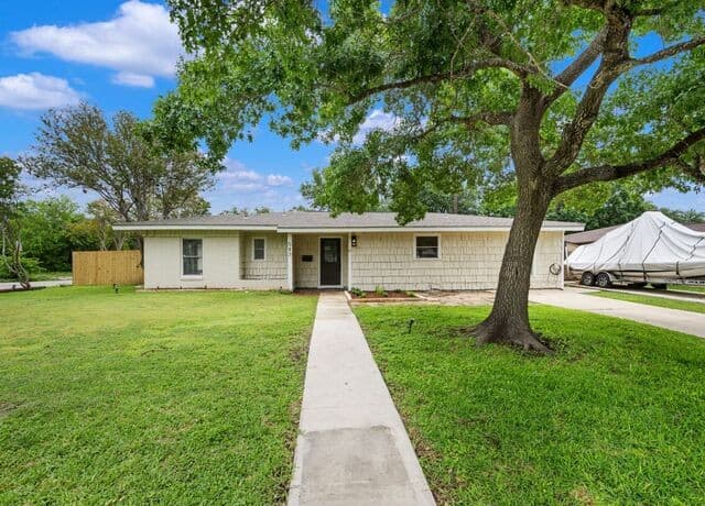 4-bedroom rental at 542 Brightwood Pl in San Antonio, TX — photo 1