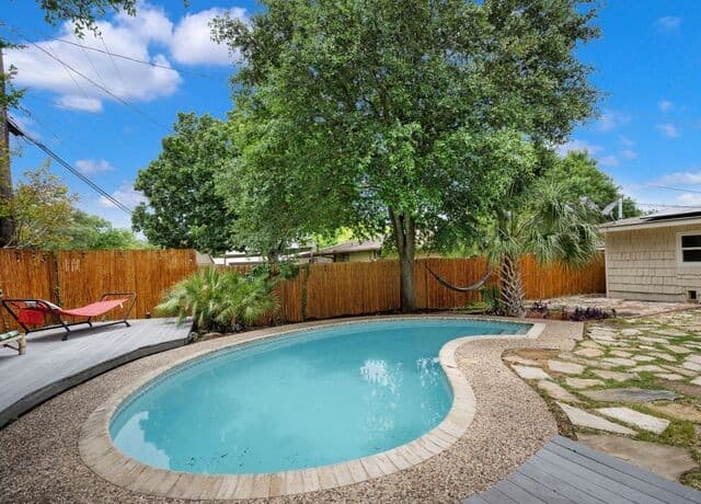 4-bedroom rental at 542 Brightwood Pl in San Antonio, TX — photo 2