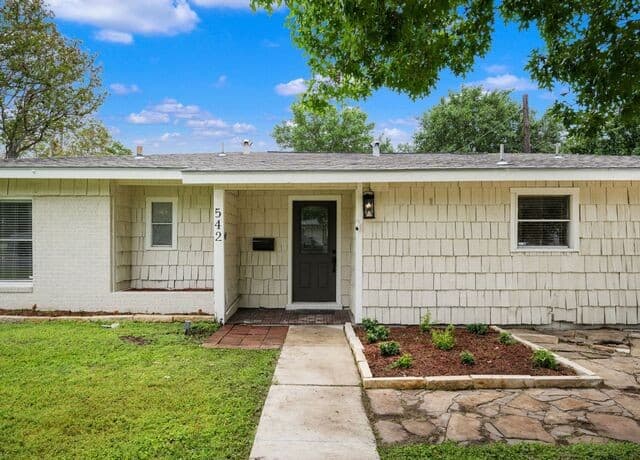 4-bedroom rental at 542 Brightwood Pl in San Antonio, TX — photo 3