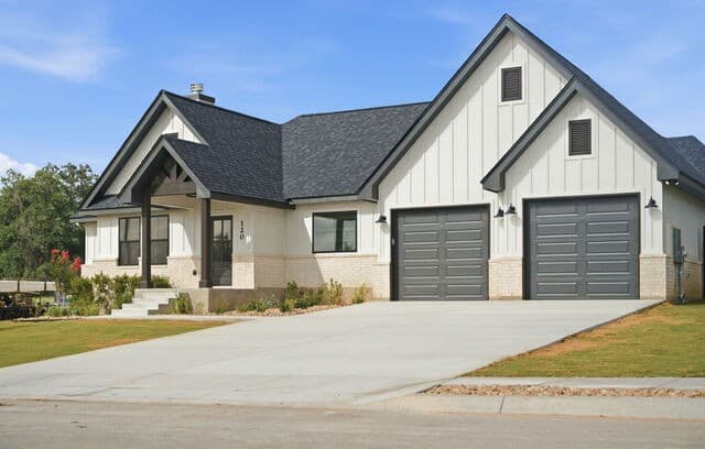 3-bedroom rental at 120 Ash Pkwy in La Vernia, TX — photo 2