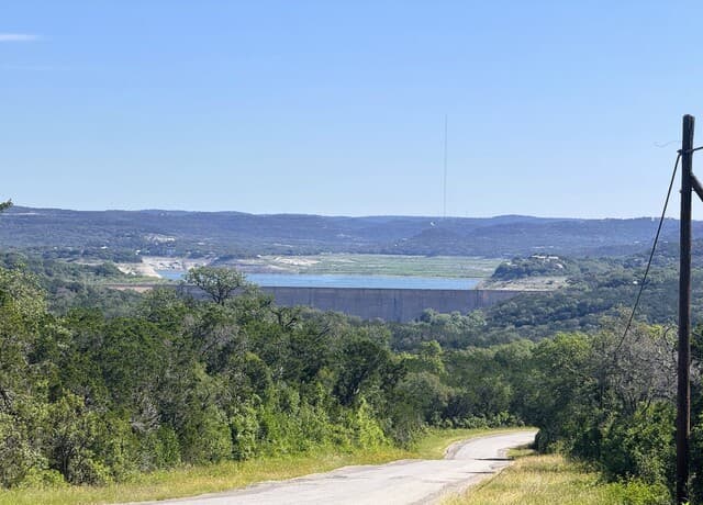 2-bedroom home for sale at 330 Private Road 2610 in Mico TX