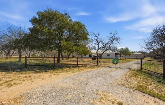 3-bedroom rental at 1150 Bruce in Poteet, TX — photo 1