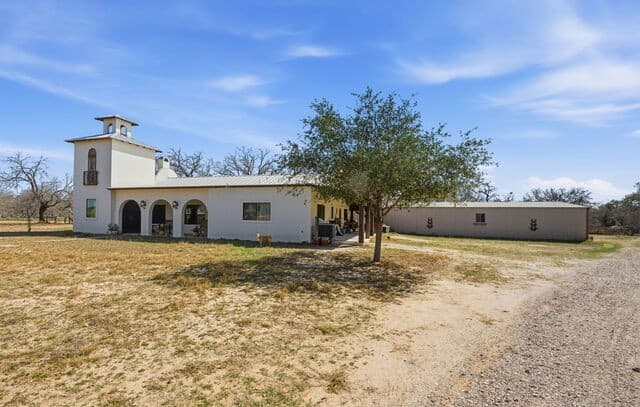 3-bedroom rental at 1150 Bruce in Poteet, TX — photo 2