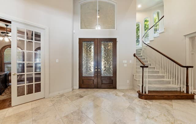 5-bedroom rental at 519 Blackjack Oak in Shavano Park, TX — photo 5