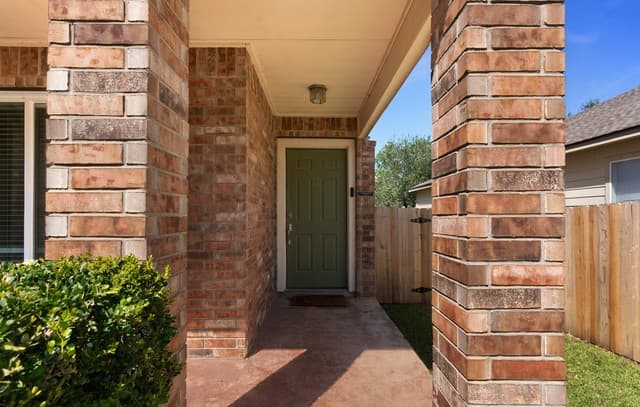 3-bedroom rental at 128 Goldenrod Cv in Cibolo, TX — photo 5