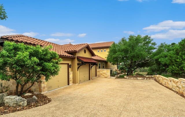 4-bedroom rental at 44 Oakland Hls in Boerne, TX — photo 2