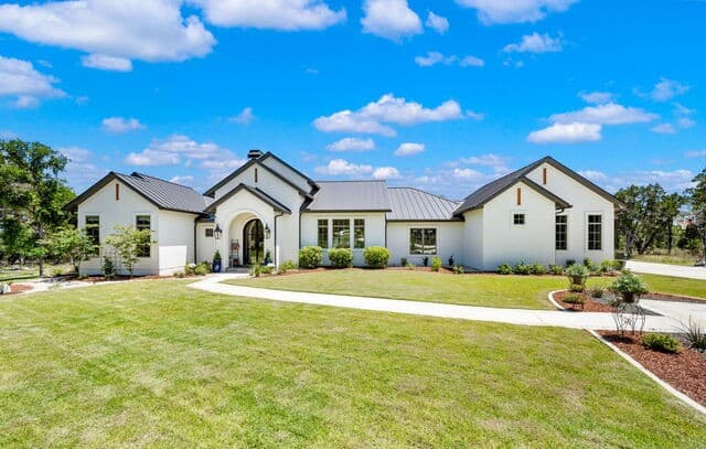 4-bedroom rental at 273 Vaquero Pass in Boerne, TX — photo 1