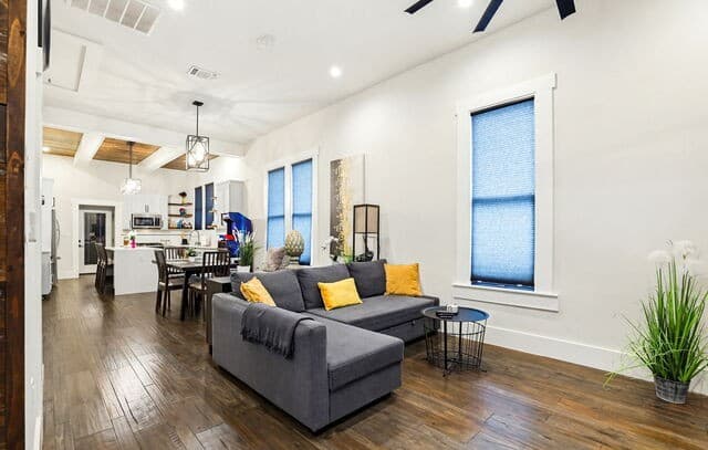 3-bedroom rental at 310 Callaghan Ave in San Antonio, TX — photo 2