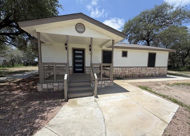 3-bedroom rental at 505 Nottingham Dr in Poteet, TX — photo 1