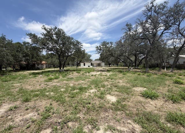 3-bedroom rental at 505 Nottingham Dr in Poteet, TX — photo 4