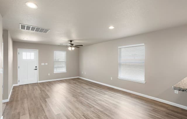 3-bedroom rental at 4711 Vaquero Crk in Von Ormy, TX — photo 4