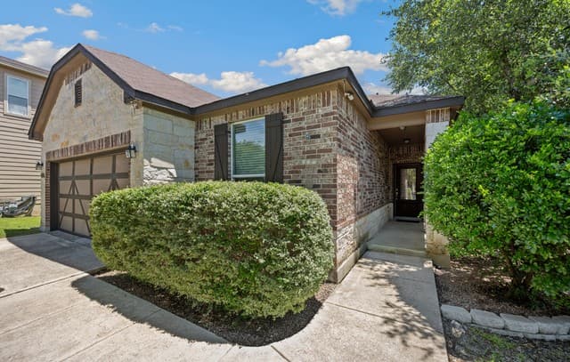 4-bedroom rental at 105 Rolling Crk in Boerne, TX — photo 2