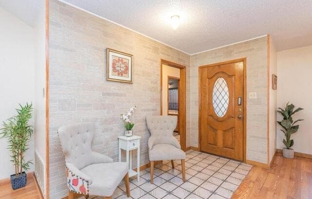 3-bedroom rental at 1423 Vista Del Monte in San Antonio, TX — photo 2