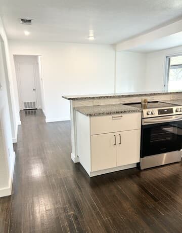 3-bedroom rental at 12116 Loop 107 in Adkins, TX — photo 4