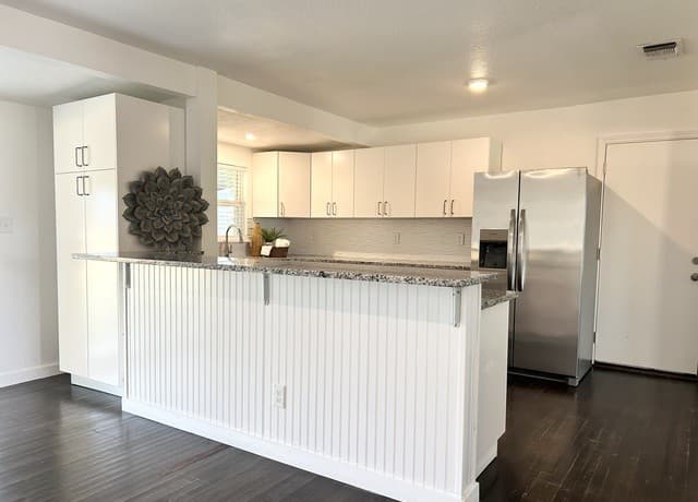 3-bedroom rental at 12116 Loop 107 in Adkins, TX — photo 5
