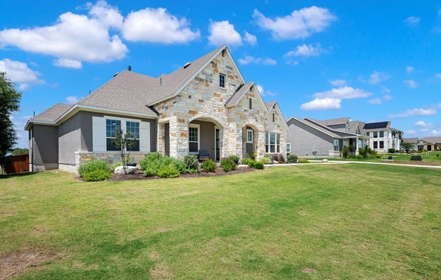 4-bedroom rental at 154 Violet Way in Castroville, TX — photo 2