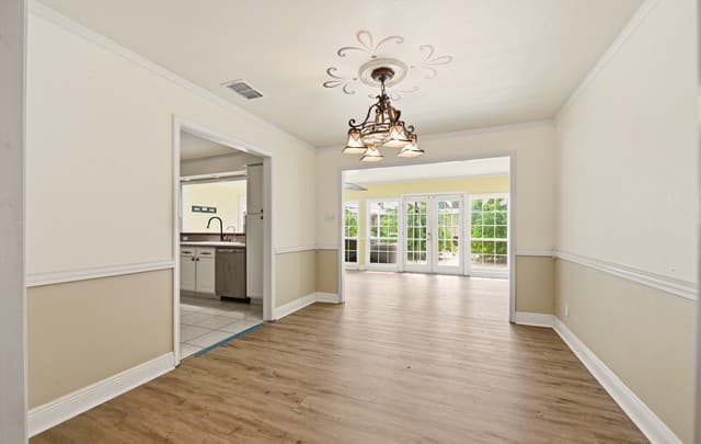 Home for sale at 1320 Continental Dr in Pleasanton, TX — photo 2
