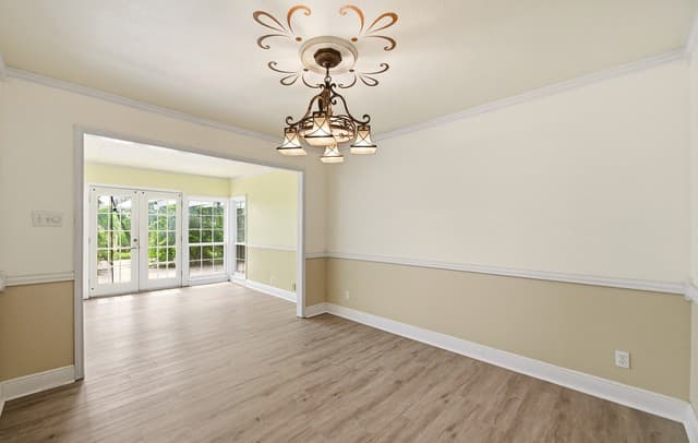 Home for sale at 1320 Continental Dr in Pleasanton, TX — photo 3
