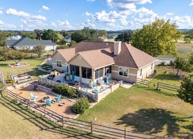 3-bedroom rental at 212 Antler Cir in Bandera, TX — photo 1
