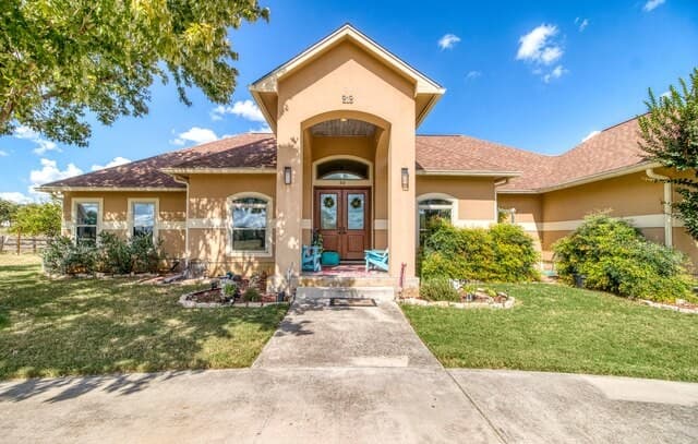 3-bedroom rental at 212 Antler Cir in Bandera, TX — photo 3
