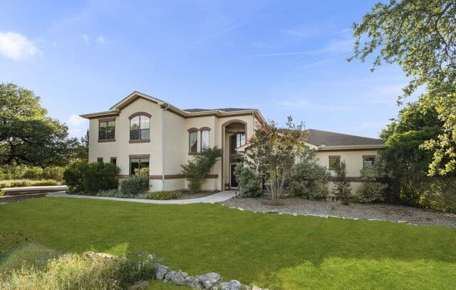 4-bedroom rental at 1017 Star Rdg in Spring Branch, TX — photo 4