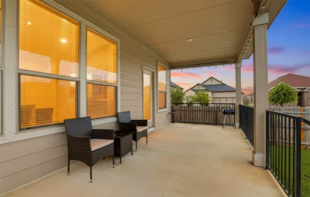4-bedroom rental at 302 Shadow Ter in Universal City, TX — photo 5