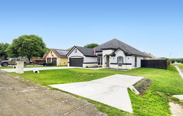 Home for sale at 15710 Fair Ln in Selma, TX — photo 3
