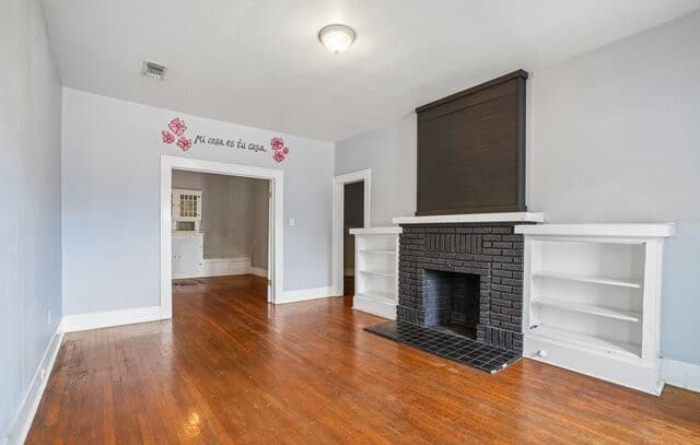 2-bedroom rental at 821 E Quincy St in San Antonio, TX — photo 5