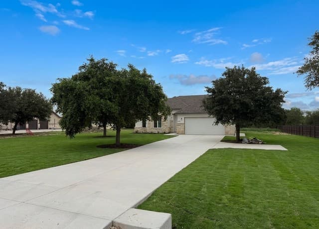 Home for sale at 165 E Short Meadow Dr in Lytle, TX — photo 2