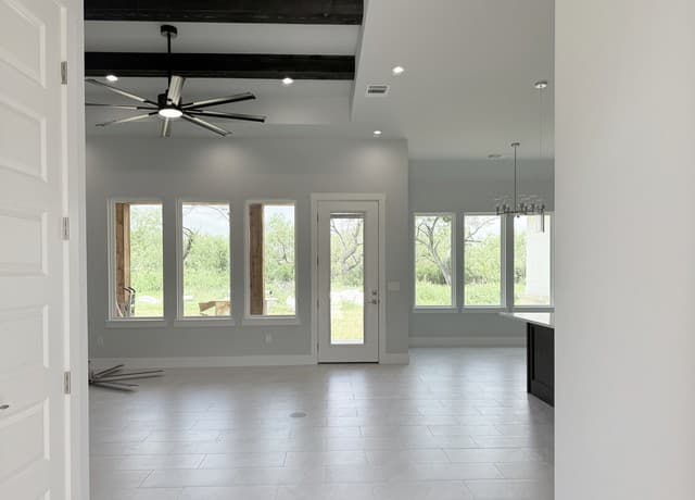 Home for sale at 165 E Short Meadow Dr in Lytle, TX — photo 5