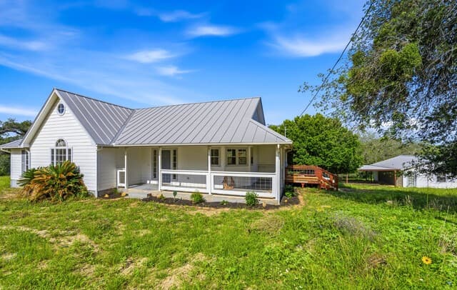 3-bedroom home for sale at 230 Broken Arrow in Floresville TX