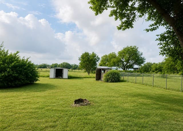 3-bedroom rental at 505 W Fm 140 in Christine, TX — photo 5