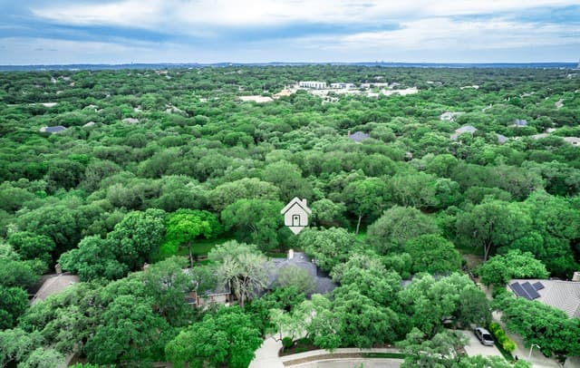Home for sale at 2925 Bent Tree Dr in Schertz, TX — photo 2
